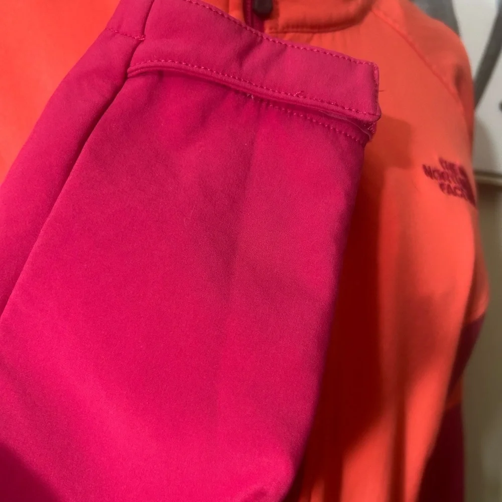 The North Face Women's Vibrant Orange and Pink Spring Jacket - Picture 14 of 16